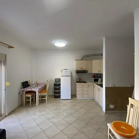 Apartment Apartment *
